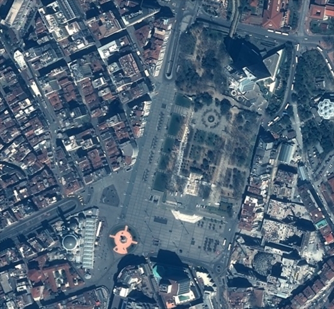 Koronavirüs sonrası boş kalan meydanlar uzaydan görüntülendi